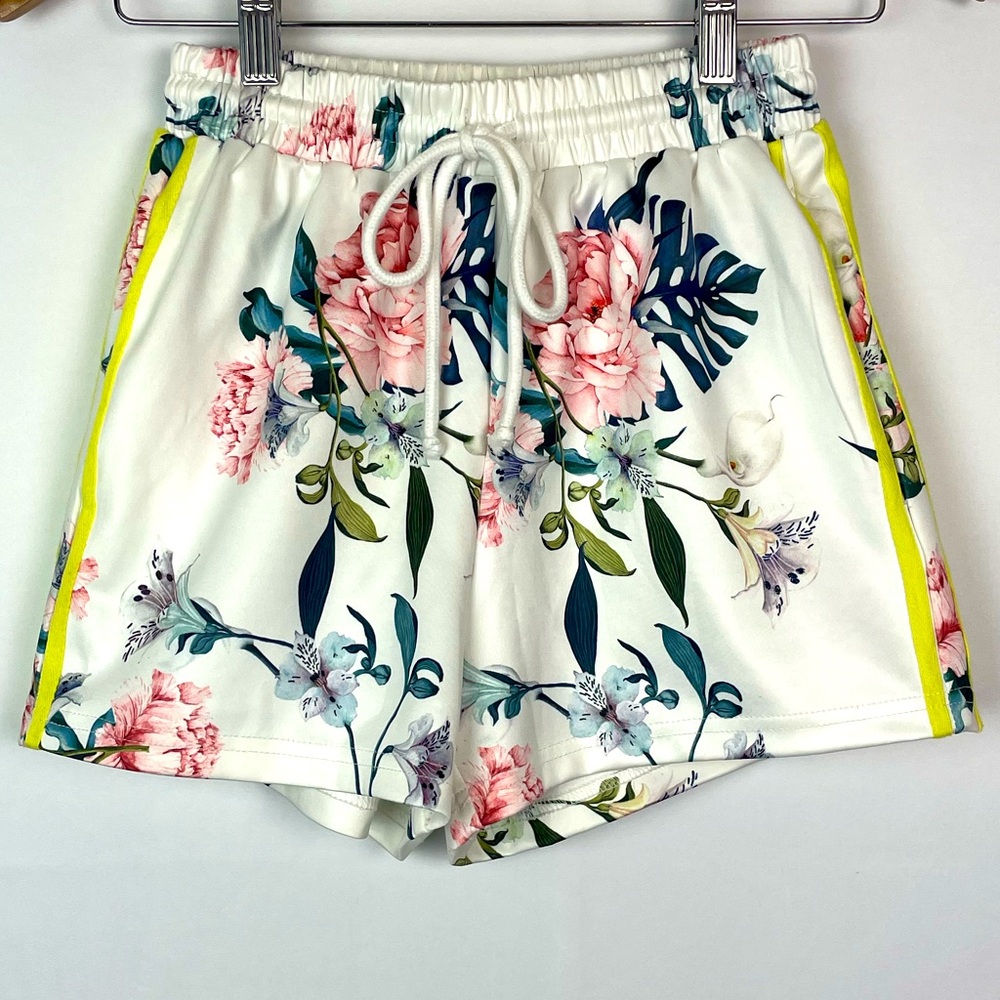 Fashion Nova White Floral Shorts XS